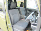 運転席はシートヒーター付きです