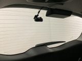 後方にもドライブレコーダーのカメラが付いています。前後両方でお車の周りを監視・記録いたします。