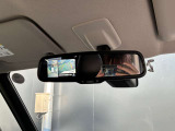 ルームミラーには、上から丸見えアラウンドビューモニターが写るので駐車が苦手な方には便利な装備になりますね♪