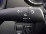 【オートライト】車外の明るさに応じて、自動的にライトの点灯・消灯をしてくれます。