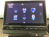 ワイド画面のナビゲーションはフルセグTV、インターナビ対応のGathers純正メモリーナビを搭載しています。Bluetoothオーディオ機能がありますので、スマートフォンなどの音楽も再生できます。
