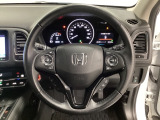ハンドルにHondaセンシング系のクルーズコントロールやレーンキープアシストなどのスイッチと、オーディオの操作スイッチが装備されています。ハンドルから手を離さず安全に操作できます。