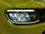 LEDヘッドライトです。LEDヘッドライトは電球が切れにくく長寿命で且つ省電力。夜間の運転がとてもラクになりますよ♪