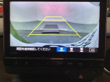 バックでの車庫入れも安心です! リアカメラが付いているバックモニター付のナビを装備しております。操作線もついており距離感も画面から確認できます。