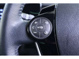 ステアリングスイッチが付いています。ハンドルを握りながらオーディオの操作等が可能です。