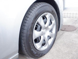 ノーマルタイヤが装着しています。(右前)