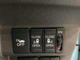 リアドアは乗り降りに便利な両側電動スライドドアです。また運転席に座っていながらスイッチ操作で自在にスライドドアを開け閉めできます。