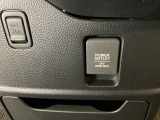アクセサリーソケットはUSBのアダプターなどをつければ、スマホの充電にも使えます。周辺には物が置けるボックスがついています。
