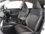 長時間の運転も疲れにくいフロントシート!体をしっかり支えてくれて運転がしやすい形状です!