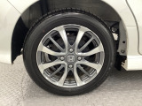 かっこいい【アルミホイール】を履いていますので、足元を引きしまっていますね。