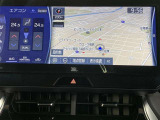 純正ナビを装備。タッチパネル式で使いやすく、お出かけもラクラクです。