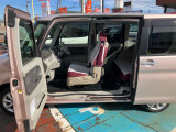 当店では、自社で仕入れした厳選車両を、多数展示しております。リーズナブルなお車を多数在庫しております。掘り出し物を探しにいらしてください。