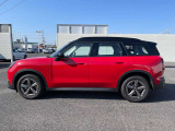 ご納車前には、MINIを熟知したメカニックによる100項目の点検・整備を行います。不具合箇所、交換時期に達している部品に関しましては、全て当社負担で交換してからのご納車となります。