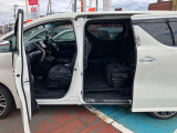 当店では、自社で仕入れした厳選車両を、多数展示しております。リーズナブルなお車を多数在庫しております。掘り出し物を探しにいらしてください。