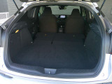 2列目シートを倒すと長い荷物も載せられます。