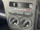 寒い冬も暑い夏も全席に快適な空調を届けてくれる、ダイヤル式エアコンを装備♪