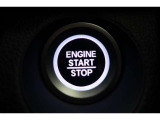 スマートエントリー&プッシュスタートはキーをバッグ等に携帯している時にブレーキを踏んでスタートボタンを押すとエンジンが始動します。車内に忘れた場合にはロック出来ませんので締め忘れの心配もなくなります!