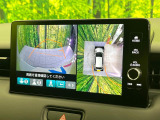 【マルチビューカメラシステム】専用のカメラにより、上から見下ろしたような視点で360度クルマの周囲を確認することができます☆死角部分も確認しやすく、狭い場所での切り返しや駐車もスムーズに行えます。