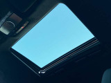 サンルーフが装備されている場合の車両は、開放感がありドライブを楽しくさせてくれます。