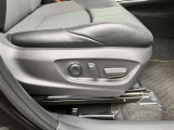 パワーシート搭載。微妙な調整が手軽にでき、最適なポジションで運転することが可能です。