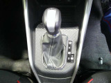 シフトレバー周辺