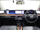 操作性に優れた運転席となります!小物入れや各ボタンの配置にこだわり、使いやすいです!座り心地もよく視認性も良好なのでロングドライブもお任せ下さい!