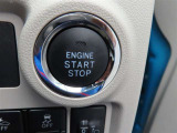 プッシュスタートです。エンジンの始動、停止がワンタッチ操作で出来ます。
