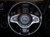 ハンドル左側にはオーディオ操作が出来るオーディオリモートコントロールスイッチ、右側にはHonda SENSINGとオートクルーズコントロールのスイッチを装備!