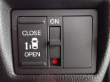 運転席からもスライドドアをボタン操作でスピーディーに開閉できます!またスマートキーでも操作できるので便利です。