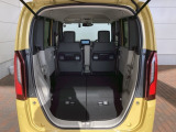 リアシートを倒すと、ラゲッジスペースを広くお使いいただけます!