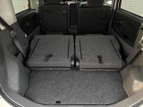 後席を倒すと大きい荷物も楽々入ります!