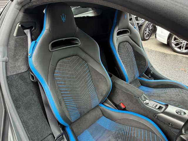 マセラティ MC20 3.0 エクステリアカーボン&アルカンターラカ の中古車