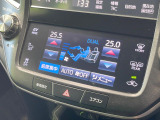【左右独立型フルオートエアコン】運転席と助手席でそれぞれお好みの温度に設定可能。同乗者にも配慮した、快適な空調をお届け致します。