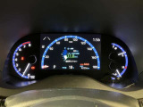 とっても見やすいメーターです。夜間時はラグジュアリーな気分にさせてくれる照明が魅力ですので、夜のドライブも楽しみになりますよ♪