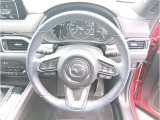 チルト&テレスコピックステアリング@ドライバーのさまざまな体格に応じて適切な運転姿勢を取りやすいよう、ハンドルの前後位置と高さを調整できます