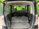 後席を格納すると、これだけの広さが!シーンに合わせたシートアレンジで、大きな荷物も積むことが出来ます♪