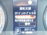 LDW(車線逸脱警報)が装備されておりドライバーが意図せずに白線を跨ぐと警告音で注意を促してくれます♪
