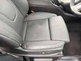 運転席・大きなしわやへたりなど無く綺麗な状態です。