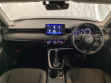 車内は光触媒抗菌消臭施工済です。インパネ周りはスタイリッシュなデザインで機能や装備も充実しています。グローブボックスやカップホルダーのほかにトレーなどたくさんの収納スペースが付いています。