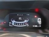 とっても見やすいメーターです。夜間時はラグジュアリーな気分にさせてくれる照明が魅力ですので、夜のドライブも楽しみになりますよ♪