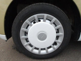 実車は夏用タイヤを装着しています。