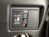 【パワースライドドア】助手席側がパワースライドドアになっており、運転席のスイッチやスマートキーでも開閉が可能です!開口部も広いので乗り降りも楽々♪