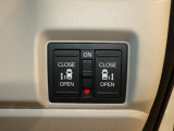 【電動スライドドア】ボタン一つで自由自在に開閉が可能!指先一つで運転席からどちらのドアも開閉できるので非常に便利な装備です!挟み込み防止機能もついているので小さなお子様がいる方も安心です!