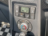 ■温度設定をしておけばいつでも快適な車内温度を維持できるオートエアコン!