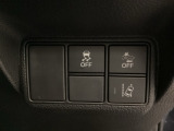Hondaセンシング用の、VSA(ABS+TCS+横滑り抑制)解除と路外逸脱抑制機能のオンオフスイッチなどはハンドルの右側に装備しています。