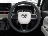 運転席まわりはスイッチやレバー等が使いやすく配置されています。