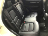 ☆後部座席シート廻り☆ ☆リアシートも快適な乗り心地☆シ-トの乗り心地が良く、旅行など長距離運転にも向いています。