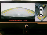 パノラミックビューモニター。クルマを真上から見るように周囲を確認できます。