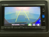 バックでの車庫入れも安心です! リアカメラが付いているバックモニター付のナビを装備しております。操作線もついており距離感も画面から確認できます。