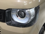 LEDヘッドライトは、点灯の瞬間から最大光量を発揮し、突然暗くなるトンネルなどでの安定感を高めます。